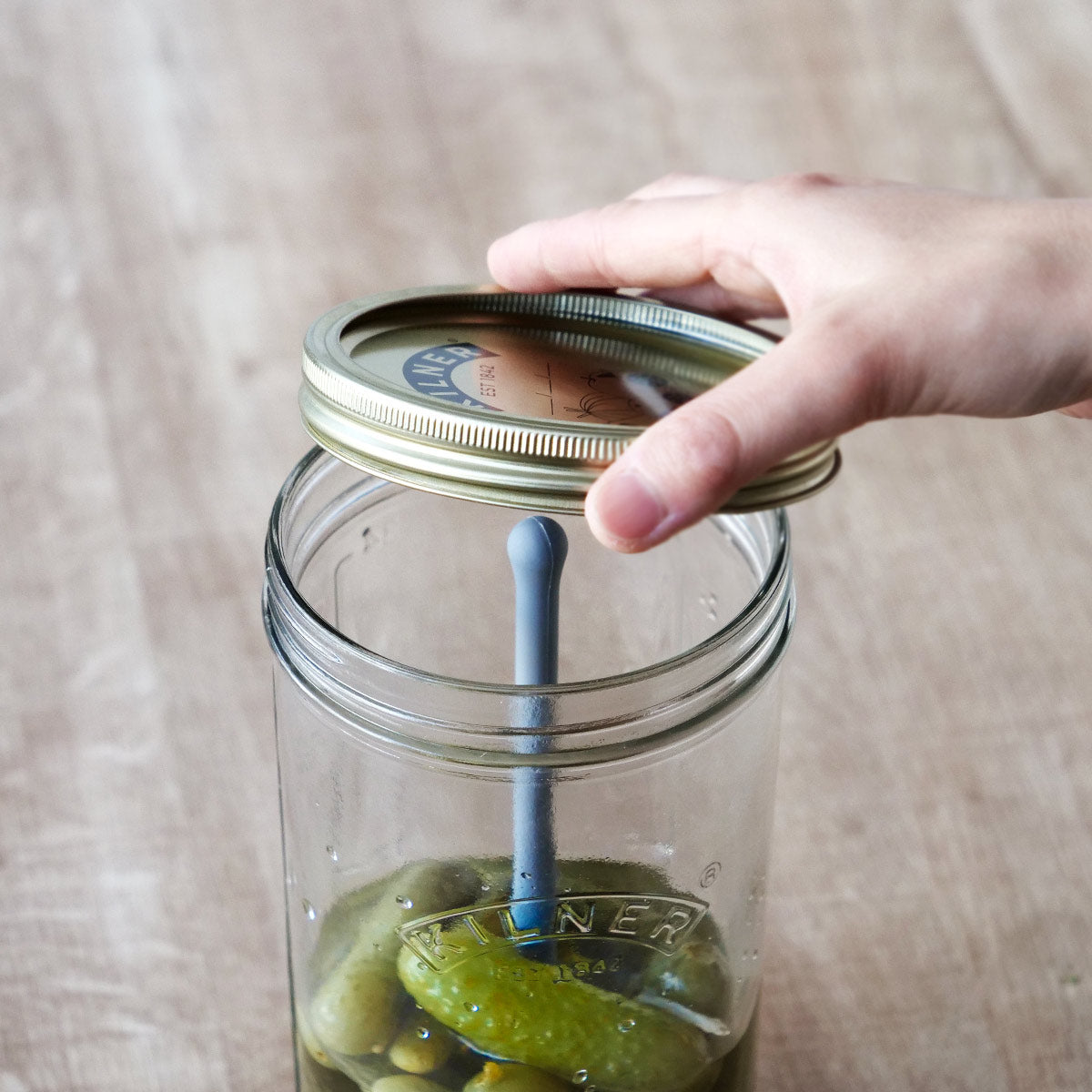 ピクルスジャー 1L （PICKLE JAR WITH LIFTER 1L） – 【公式