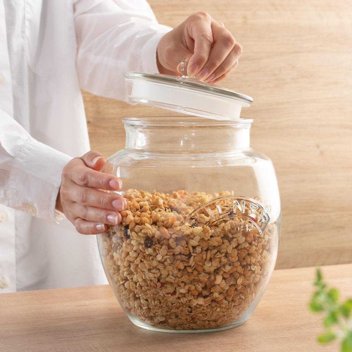 ユニバーサルストレージジャー 4L（Universal Push Top Storage Jar